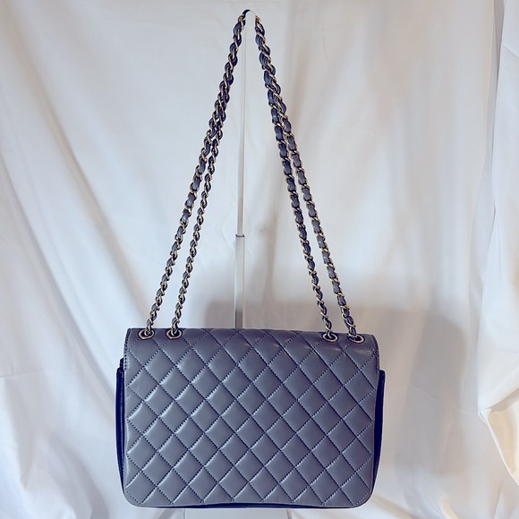 NWOT CHANEL TWO TONE DOUBLE FLAP BAG
GRAY AND BLACK WITH LEATHER COVERED
CC - Picture 3 of 8